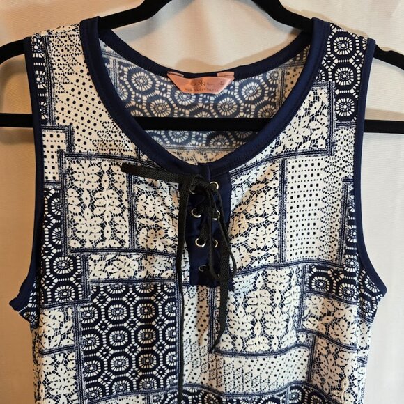 SJS NAVY BLUE WHITE SLEEVELESS TOP SIZE LARGE GEOMETRIC DESIGN FRONT TIE - Picture 3 of 7